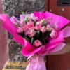ramo de rosa inglesa con lisianthus en tonos rosas fuertes