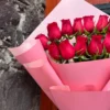 ramo de una vista con 12 rosas rojas
