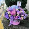 arreglo de rosas con hertensias, mini rosa, liaianthus y follajes finos en caja de mdf