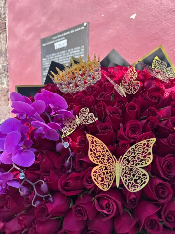 ramo de 200 rosas rojas con 2 varas de orquidea y accesorios
