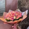 ramo de 100 rosas en colores rositas