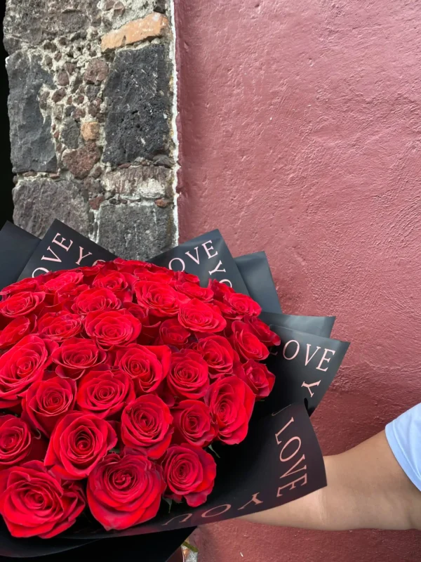 ramo de 50 rosas rojas ramo de 50 rosas rojas