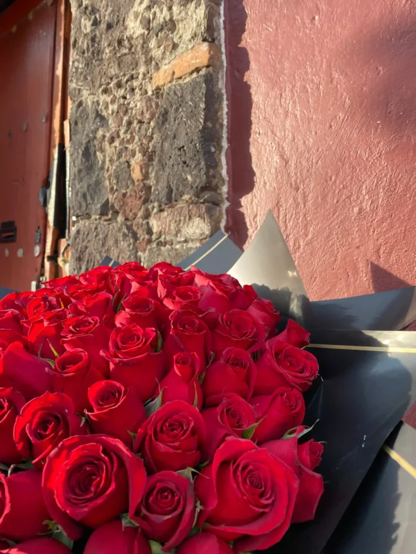 ramo_de_100_rosas_rojas ramo de 100 rosas rojas clasico