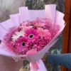 ramo de 10 gerberas con nubecita en colores rosas