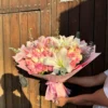 ramo de rosas blancas con rosa y lirios